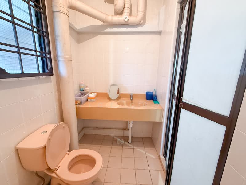 163 Jalan Teck Whye, 163 Jalan Teck Whye, 3 Bedrooms, 143 sqft, HDB Flat For Rent, by Eunice Chong, 500081629 - Bathroom - PropertyGuru.com.sg