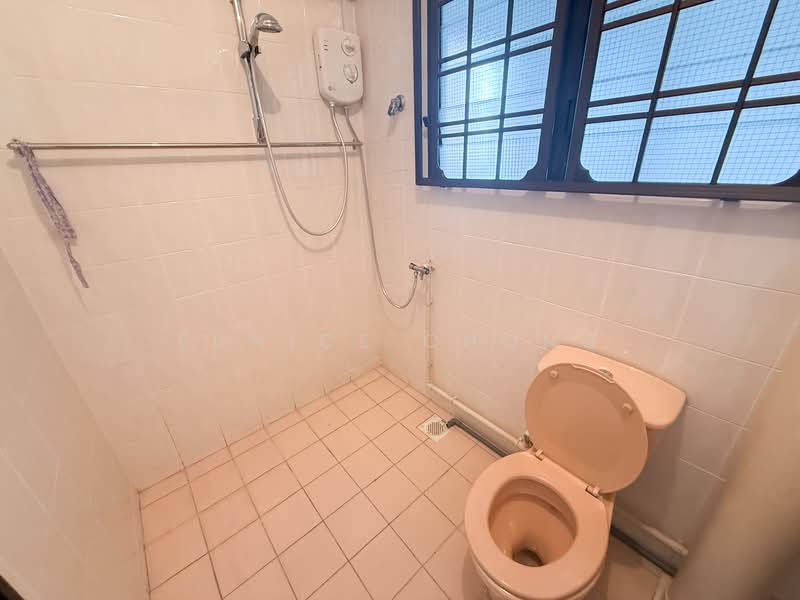 163 Jalan Teck Whye, 163 Jalan Teck Whye, 3 Bedrooms, 143 sqft, HDB Flat For Rent, by Eunice Chong, 500081629 - Bathroom - PropertyGuru.com.sg