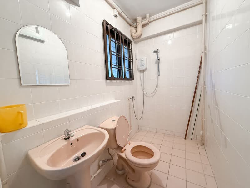 163 Jalan Teck Whye, 163 Jalan Teck Whye, 3 Bedrooms, 143 sqft, HDB Flat For Rent, by Eunice Chong, 500081629 - Bathroom - PropertyGuru.com.sg