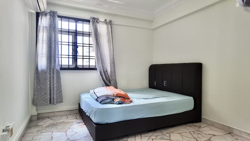 211 Tampines Street 23 HDB Flat For Sale at S$ 638,000 | PropertyGuru Singapore - Bedroom