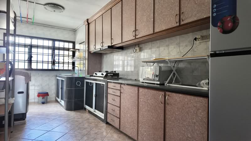 211 Tampines Street 23 HDB Flat For Sale at S$ 638,000 | PropertyGuru Singapore - Kitchen