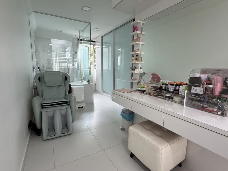 Bedok South Avenue 3 HDB Flat For Sale at S$ 630,000 | PropertyGuru Singapore - Master room ensuite 