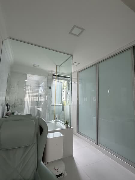 Bedok South Avenue 3 HDB Flat For Sale at S$ 630,000 | PropertyGuru Singapore - Master Bathroom