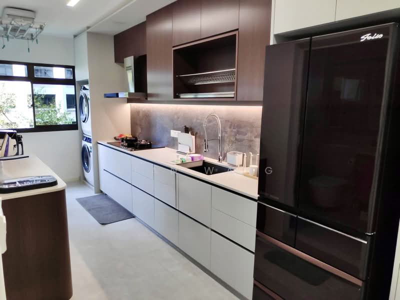 144 Lorong 2 Toa Payoh HDB Flat For Sale at S$ 980,000 | PropertyGuru Singapore - Kitchen