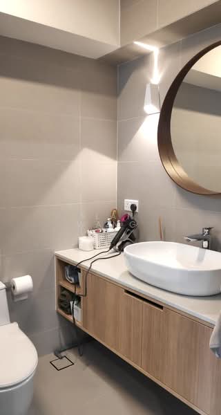 144 Lorong 2 Toa Payoh HDB Flat For Sale at S$ 980,000 | PropertyGuru Singapore - Bathroom