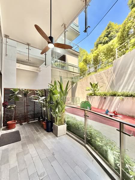 Dunearn 386 Condominium For Sale at S$ 3,350,000 | PropertyGuru Singapore - Balcony