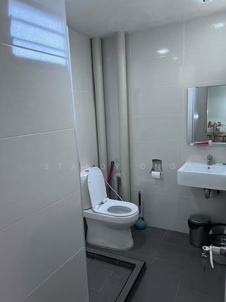 Hillcrest Arcadia Condominium For Sale at S$ 1,299,000 | PropertyGuru Singapore - Bathroom