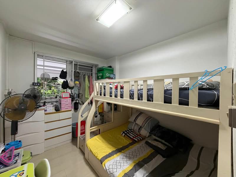 813 Jurong West Street 81 HDB Flat For Sale at S$ 530,000 | PropertyGuru Singapore - Bedroom