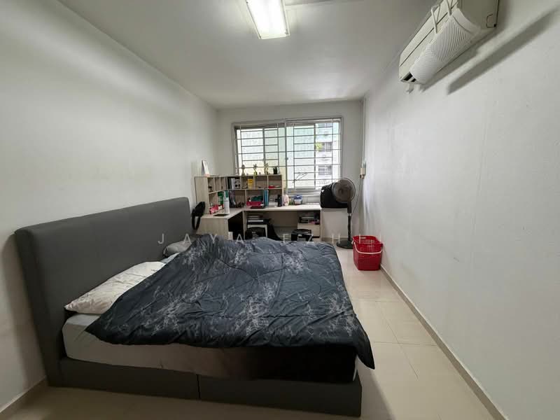 813 Jurong West Street 81 HDB Flat For Sale at S$ 530,000 | PropertyGuru Singapore - Bedroom