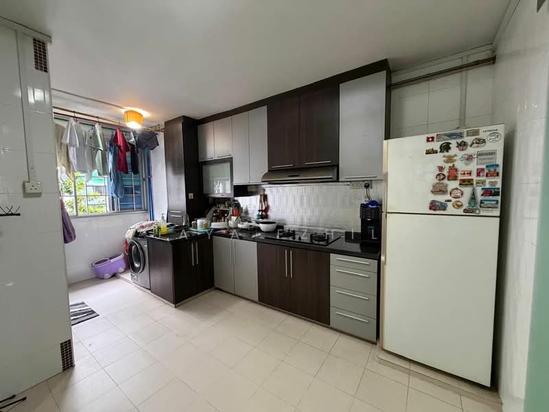 813 Jurong West Street 81 HDB Flat For Sale at S$ 530,000 | PropertyGuru Singapore - Kitchen