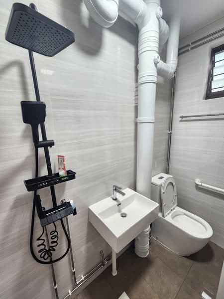 813 Jurong West Street 81, 813 Jurong West Street 81, 3 Bedrooms, 1,119 sqft, HDB Flat For Sale, by Jaya Ezhil, 500081662 - Bathroom - PropertyGuru.com.sg