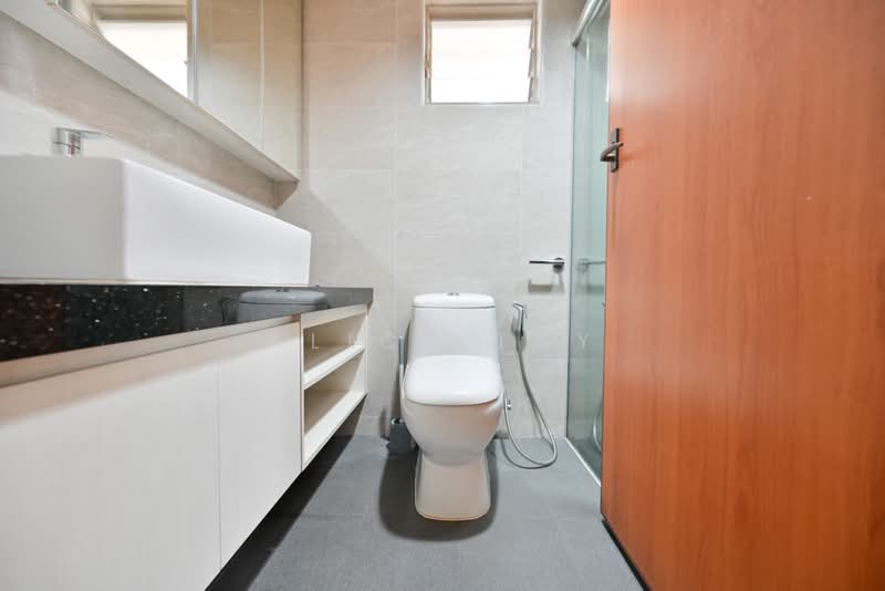 303A Punggol Central, 303A Punggol Central, 3 Bedrooms, 1,001 sqft, HDB Flat For Sale, by Alice Tay, 500081664 - Bathroom - PropertyGuru.com.sg