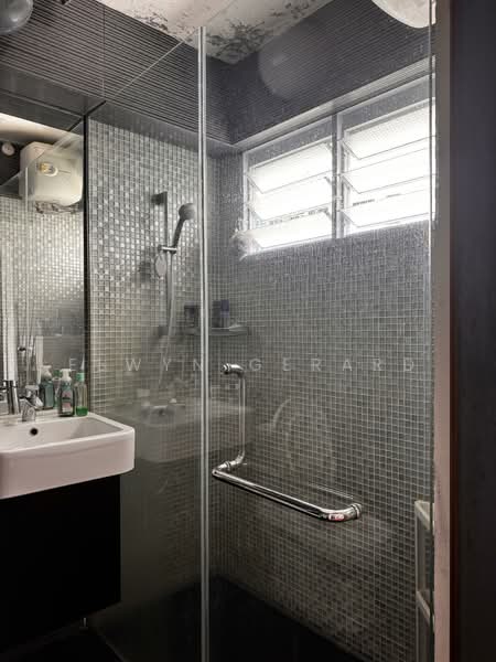 114 Pasir Ris Street 11 HDB Flat For Sale at S$ 650,000 | PropertyGuru Singapore - Bathroom