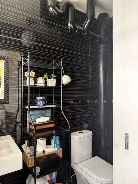 114 Pasir Ris Street 11 HDB Flat For Sale at S$ 650,000 | PropertyGuru Singapore - Bathroom