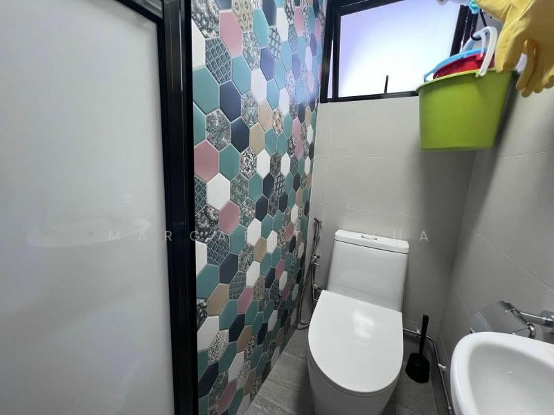 34 Upper Cross Street, 34 Upper Cross Street, Room Rental, 130 sqft, HDB Flat For Rent, by Margaret Chua, 500081679 - Bathroom - PropertyGuru.com.sg