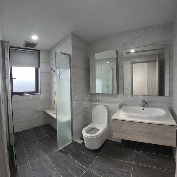 The Alps Residences Condominium For Sale at S$ 1,250,000 | PropertyGuru Singapore - Bathroom