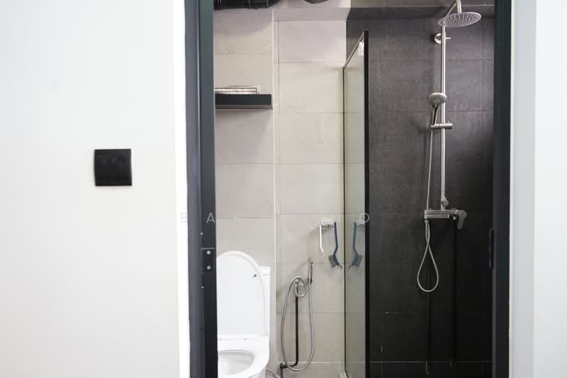 40 Sims Drive HDB Flat For Sale at S$ 838,888 | PropertyGuru Singapore - Bathroom