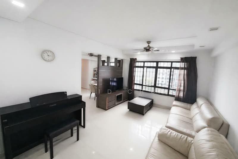 14 Lorong 7 Toa Payoh HDB Flat For Sale at S$ 818,000 | PropertyGuru Singapore - Living Room