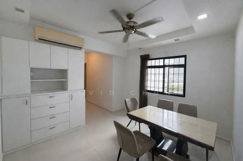 14 Lorong 7 Toa Payoh HDB Flat For Sale at S$ 818,000 | PropertyGuru Singapore - Dining Room