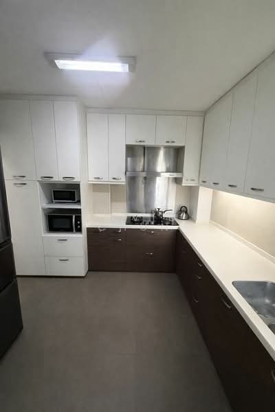 14 Lorong 7 Toa Payoh HDB Flat For Sale at S$ 818,000 | PropertyGuru Singapore - Kitchen
