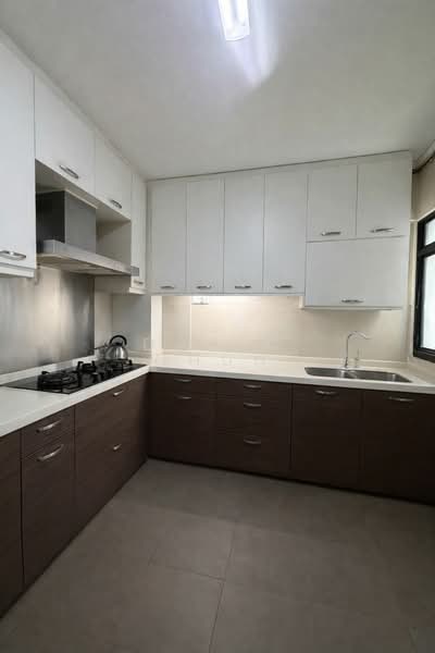 14 Lorong 7 Toa Payoh HDB Flat For Sale at S$ 818,000 | PropertyGuru Singapore - Kitchen