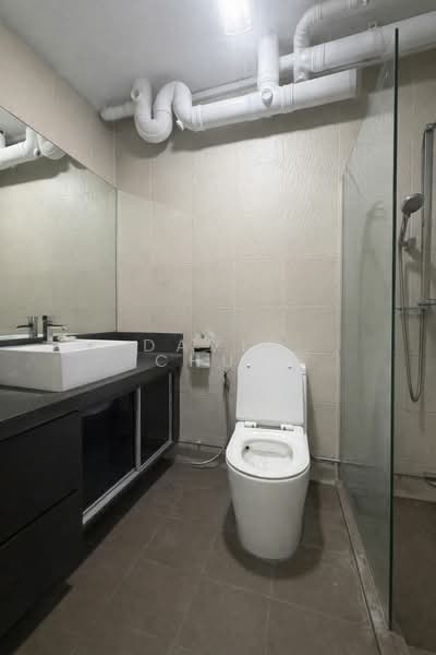 14 Lorong 7 Toa Payoh HDB Flat For Sale at S$ 818,000 | PropertyGuru Singapore - Bathroom