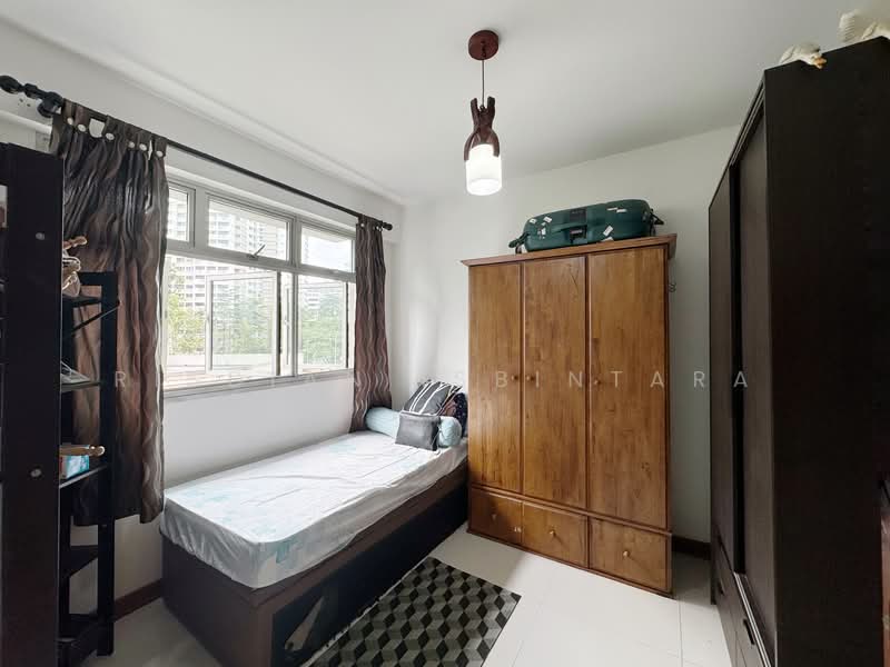 292A Bukit Batok East Avenue 6 HDB Flat For Sale at S$ 380,000 | PropertyGuru Singapore - Bedroom