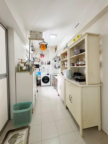 292A Bukit Batok East Avenue 6 HDB Flat For Sale at S$ 380,000 | PropertyGuru Singapore - Kitchen