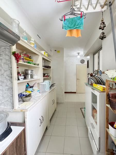 292A Bukit Batok East Avenue 6 HDB Flat For Sale at S$ 380,000 | PropertyGuru Singapore - Kitchen