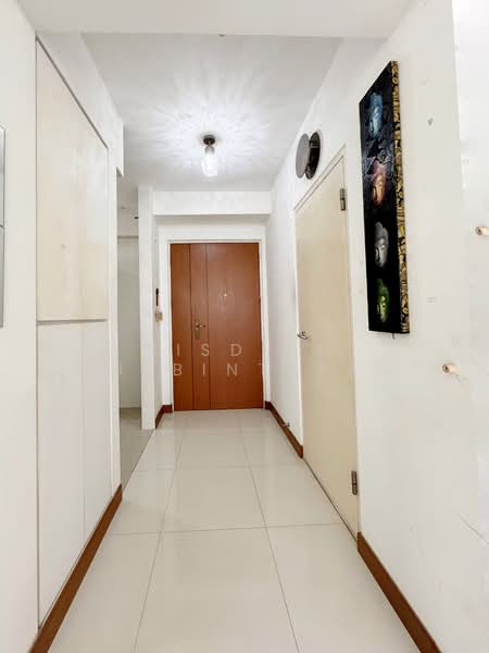 292A Bukit Batok East Avenue 6 HDB Flat For Sale at S$ 380,000 | PropertyGuru Singapore - Entrance