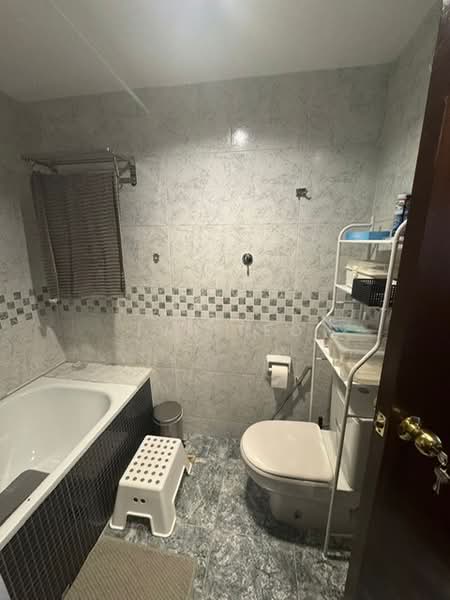 UE Square, 205 River Valley Road, 2 Bedrooms, 1,117 sqft, Condominium For Rent, by Ivy Teo, 500081737 - Bathroom - PropertyGuru.com.sg