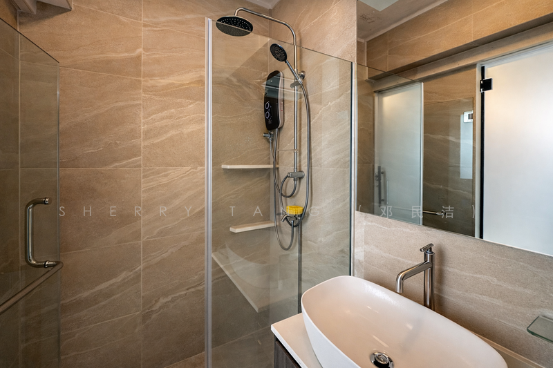 81 Lorong 4 Toa Payoh HDB Flat For Sale at S$ 1,299,999 | PropertyGuru Singapore - Bathroom