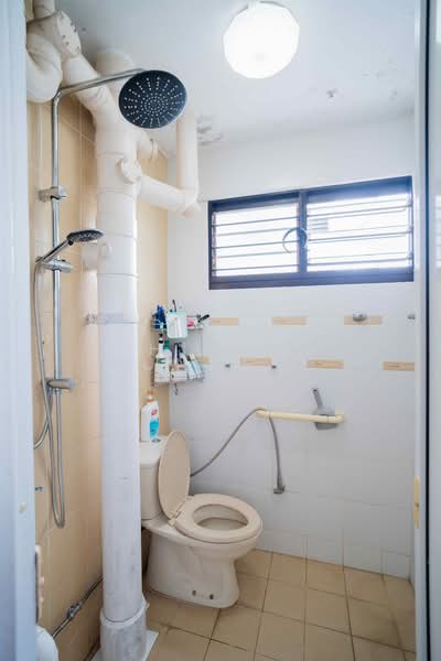 102 Woodlands Street 13 HDB Flat For Sale at S$ 435,000 | PropertyGuru Singapore - Bathroom