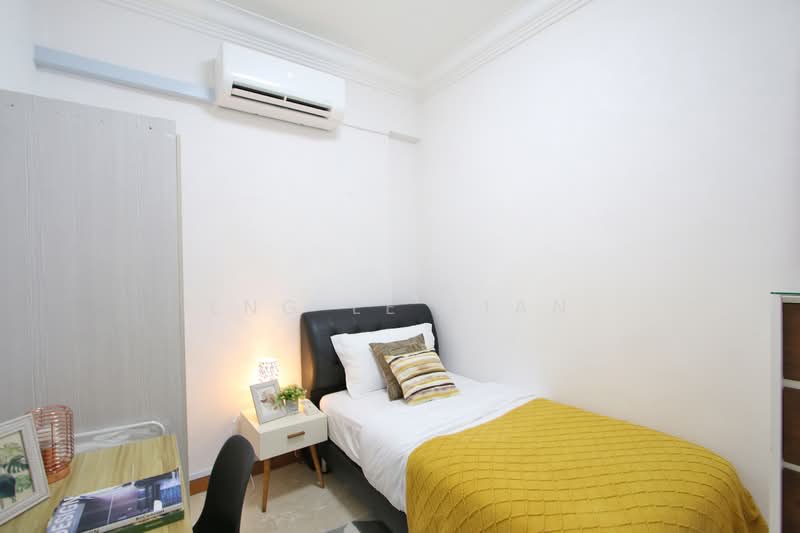 La Crystal Condominium For Sale at S$ 2,350,000 | PropertyGuru Singapore - Bedroom