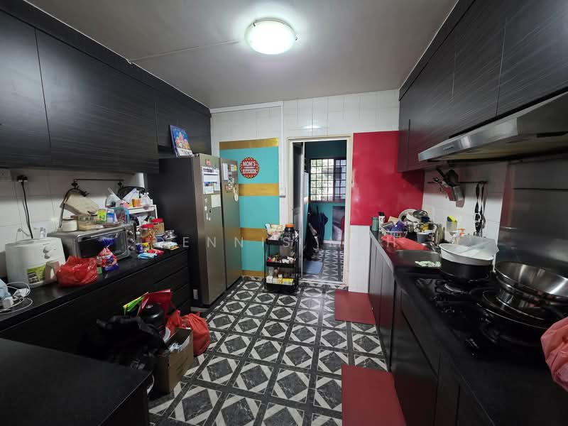574 Hougang Street 51 HDB Flat For Sale at S$ 655,000 | PropertyGuru Singapore - Kitchen