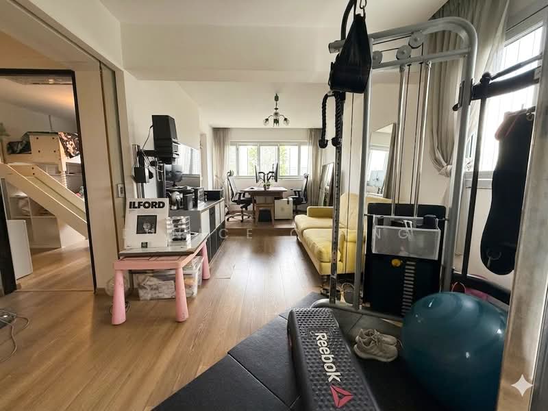 431 Ang Mo Kio Avenue 10 HDB Flat For Sale at S$ 799,000 | PropertyGuru Singapore - Living Room