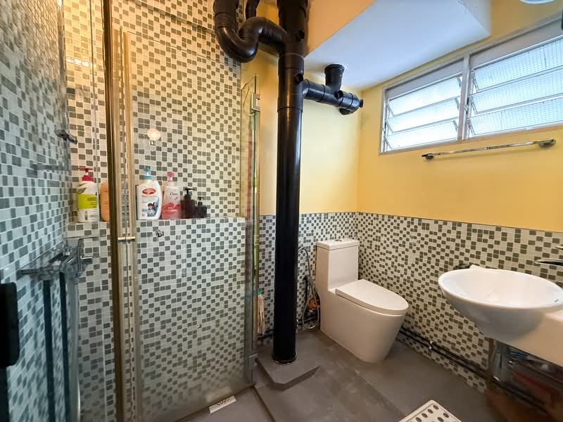 431 Ang Mo Kio Avenue 10 HDB Flat For Sale at S$ 799,000 | PropertyGuru Singapore - Bathroom