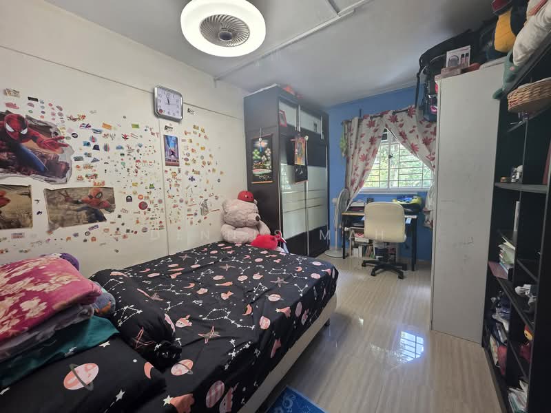 413 Ang Mo Kio Avenue 10 HDB Flat For Sale at S$ 550,000 | PropertyGuru Singapore - Bedroom