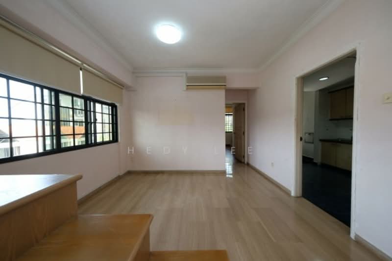 King's Apartments Walk-up Apartment For Sale at S$ 1,680,000 | PropertyGuru Singapore - Living Room