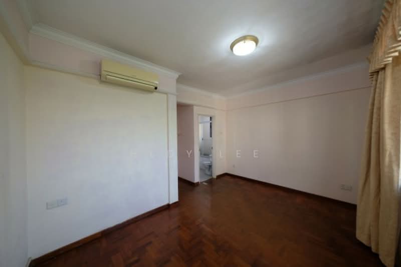 King's Apartments Walk-up Apartment For Sale at S$ 1,680,000 | PropertyGuru Singapore - Interior