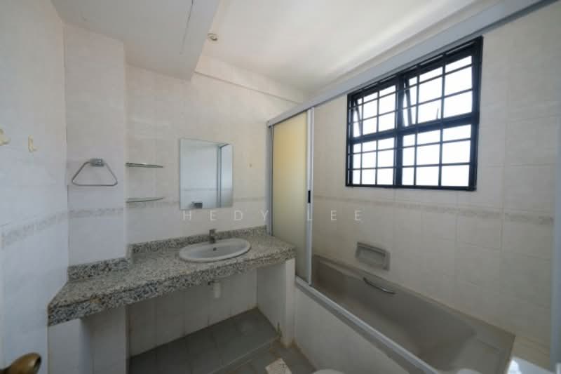 King's Apartments Walk-up Apartment For Sale at S$ 1,680,000 | PropertyGuru Singapore - Bathroom