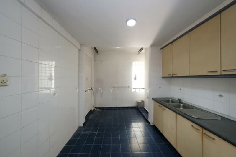 King's Apartments Walk-up Apartment For Sale at S$ 1,680,000 | PropertyGuru Singapore - Kitchen