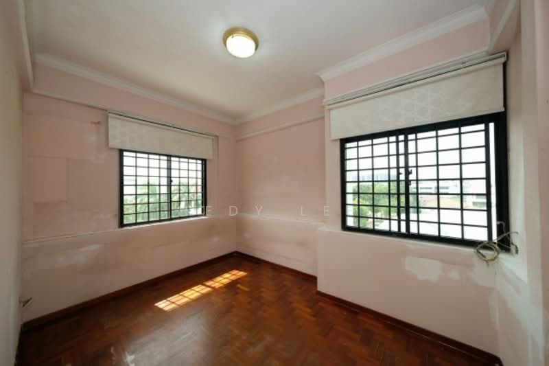 King's Apartments Walk-up Apartment For Sale at S$ 1,680,000 | PropertyGuru Singapore - Interior