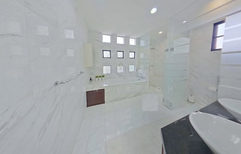 Eastwood R oad Semi-Detached House For Sale at S$ 4,088,000 | PropertyGuru Singapore - Bathroom
