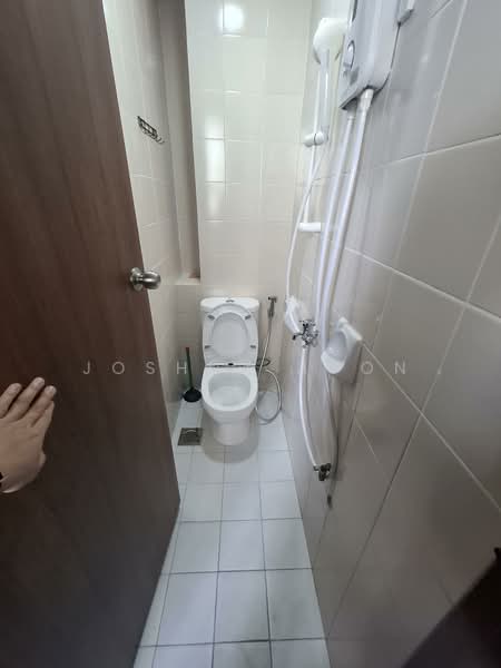 Summerdale, 2 Boon Lay Drive, Room Rental, 120 sqft, Condominium For Rent, by Joshua Boon, 500081818 - Bathroom - PropertyGuru.com.sg