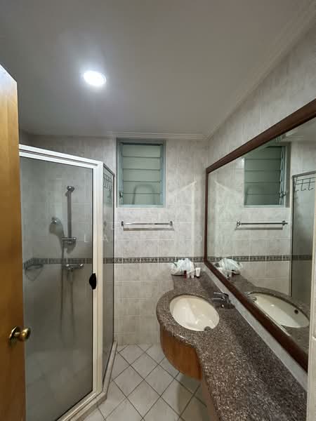 Guilin View Condominium For Sale at S$ 1,100,000 | PropertyGuru Singapore - Common Bathroom