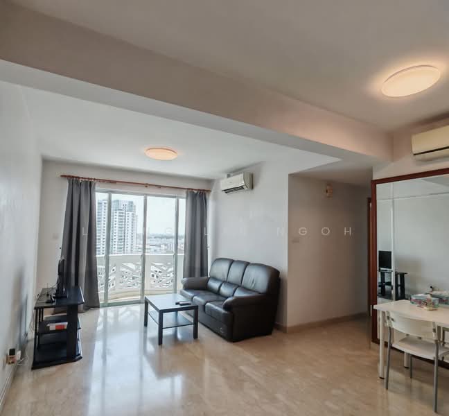 Guilin View, 22 Bukit Batok Street 52, 2 Bedrooms, 861 sqft, Condominium For Sale, by Leong Lai Ngoh, 500081822 - Living Room - PropertyGuru.com.sg