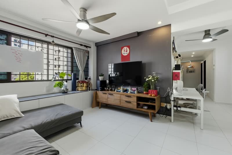 711 Woodlands Drive 70 HDB Flat For Sale at S$ 699,000 | PropertyGuru Singapore - Living Room