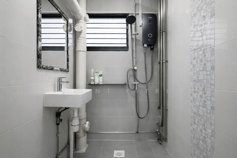 174 Boon Lay Drive HDB Flat For Sale at S$ 320,000 | PropertyGuru Singapore - Bathroom