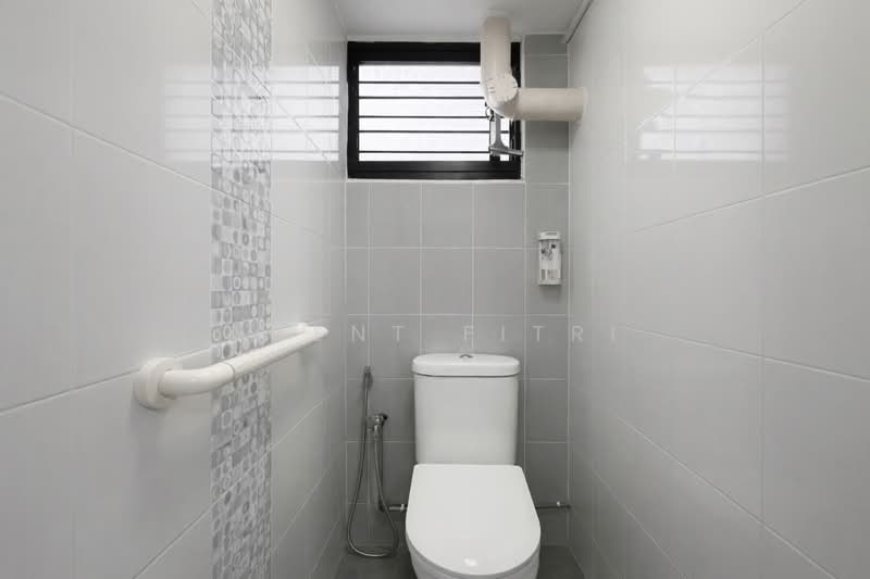 174 Boon Lay Drive HDB Flat For Sale at S$ 320,000 | PropertyGuru Singapore - Bathroom